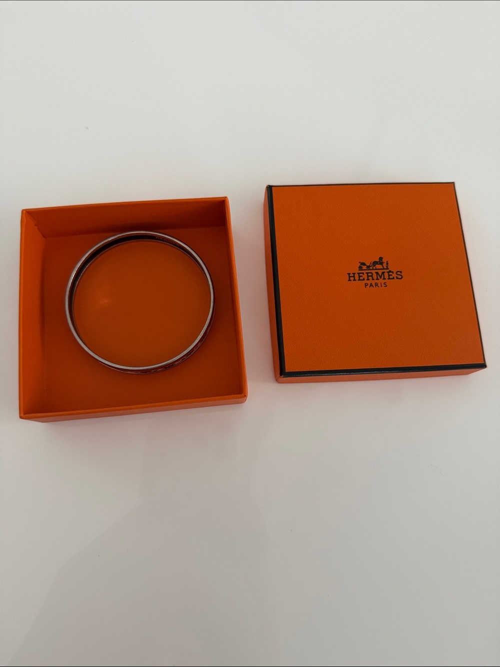 Hermès White Motif Silver Tone Enamel Bangle - Picture 7 of 10